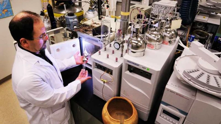 Český rozhlas: Randy Montoya: Ted Borek ve své laboratoři