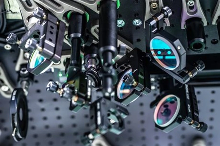 A / Magazín / Jana Plavec: Stowattový laser PERLA generuje vysoce kvalitní svazek v pulzu 970 femtosekund na vlnové délce 1030 nanometrů