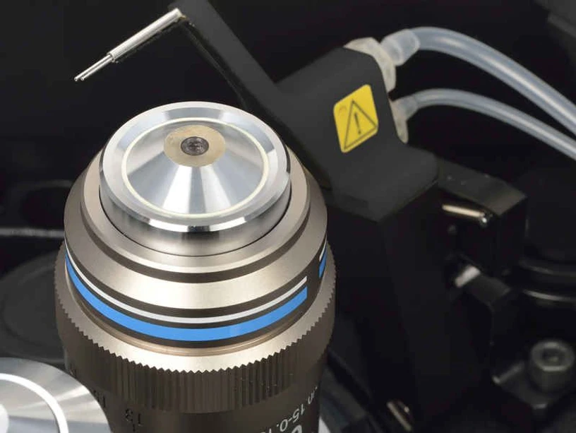 Altium International: Nikon Eclipse Ti2 - Dávkovač vodní imerze