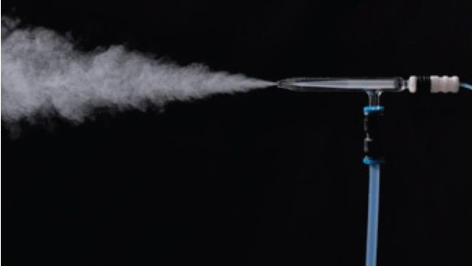 Altium International: Obrázek 3. Aerosol z mikroproudového zmlžovače.