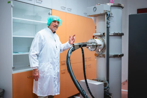 Elektronová mikroskopie včera a dnes: Jiří Kala vzpomíná na počátky oboru v Brně