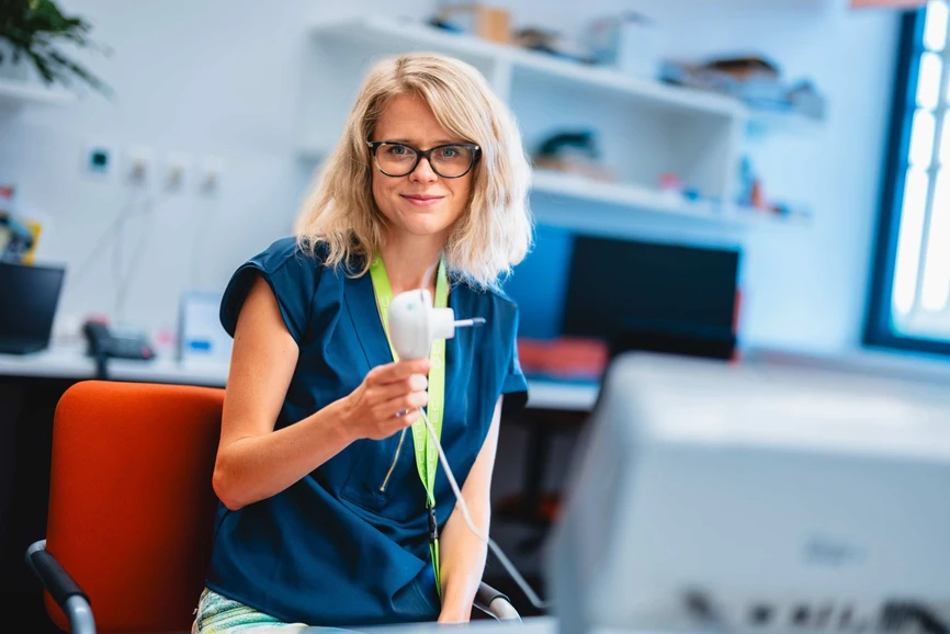 <p><strong>CEITEC/Jakub Rozboud:</strong> Martina Říhová vyvíjí na CEITEC VUT pleťové masky inspirované cukrovou vatou.</p>