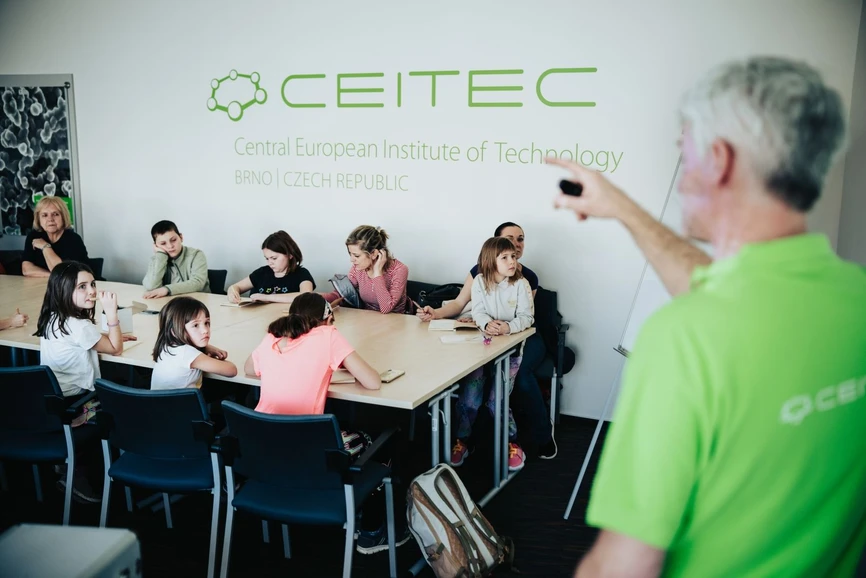 <ul>
<li><strong>Photo:</strong> CEITEC: In the Footsteps of the Invisible or Electron Microscopy in Brno</li>
</ul>
