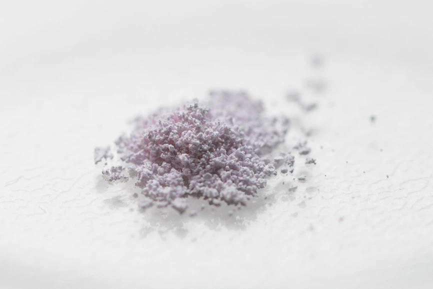IOCB Prague / Tomáš Belloň: A product of separation carried out using a method developed in Dr. Miloslav Polášek’s lab. He and his team processed a magnet from an electric car and obtained 99.7% pure neodymium.