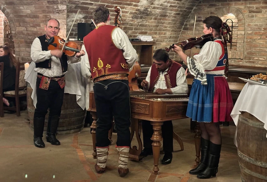 HPLC.cz: Den 2 - Cimbálová muzika Primáš