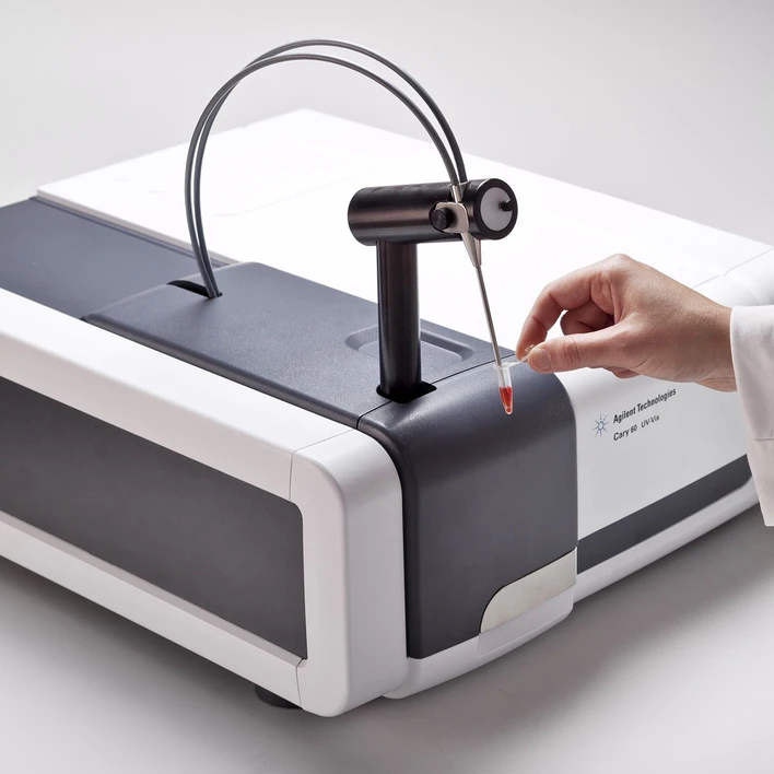 Altium: Agilent Cary 60 UV-Vis spektrofotometr vybaven optickým vláknem