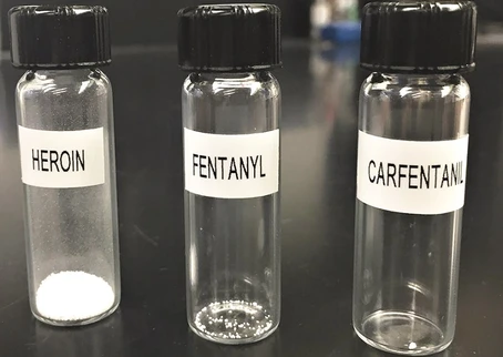 Smrtící bílý prášek fentanyl