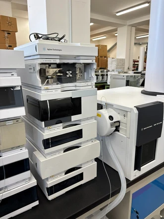 Agilent 6230B LC/TOF Time-of-Flight System with Agilent 1200 Series HPLC and Peak NM32LA Nitrogen Generator (Refurbished)