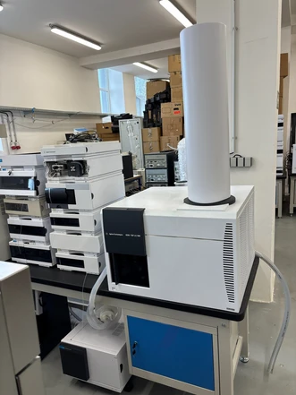 Agilent 6230B LC/TOF Time-of-Flight System s Agilent 1200 Series HPLC a generátorem dusíku Peak NM32LA (Bazar)