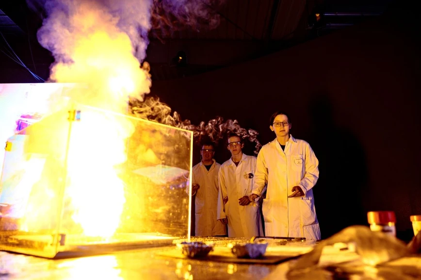 Noc vědy: Science show: když molekuly komunikují teplem a chladem (VŠCHT)