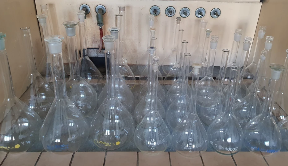 Odměrné baňky 1000 a 2000 ml