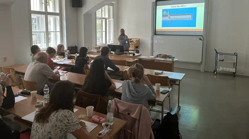 Jaký byl odborný seminář HPLC a kvadrupólové LC/MS od Shimadzu na PřF UK