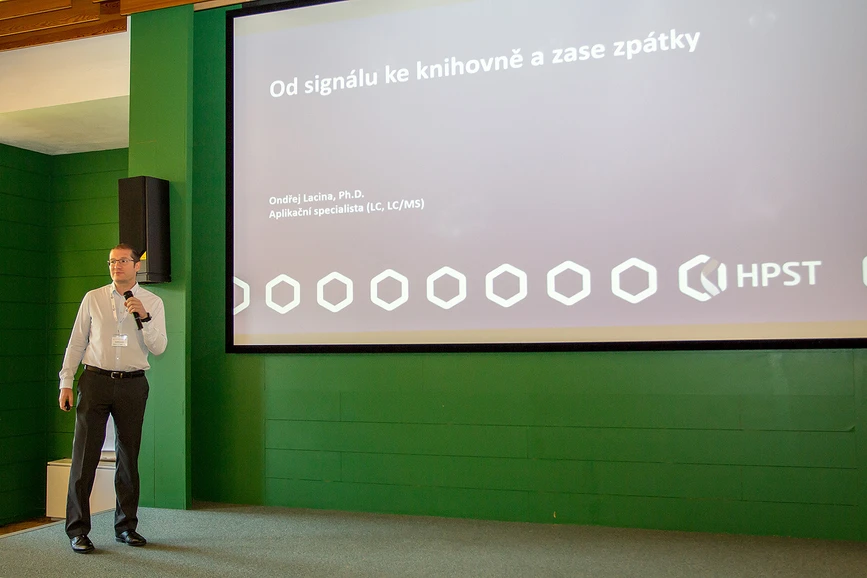 SSJMM: Od signálu ke knihovně a zase zpátky (O. Lacina)