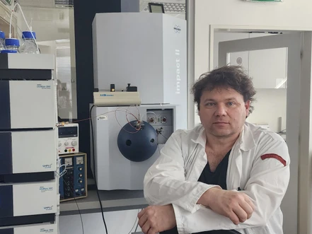How to control ions? Dr. Michael Volný’s Czech Science Foundation project investigates new possibilities in mass spectrometry