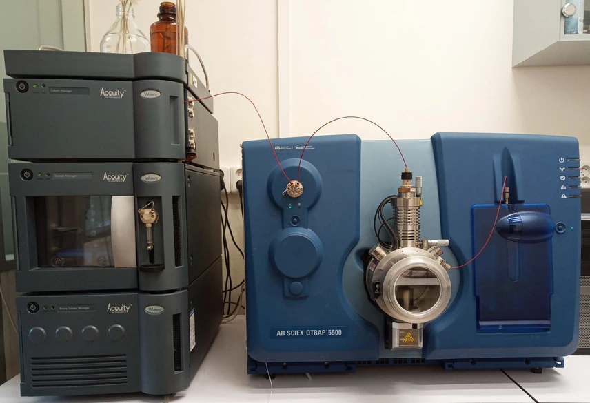 VŠCHT/ÚAPV: U-HPLC‒MS-MS  (Acquity UPLC – QTRAP 5500)