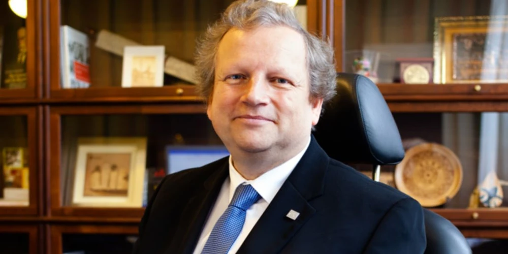 <p>Universitas: Jsem rád, že výuku ekonomických programů zahájíme již v září, říká rektor Matějka</p>