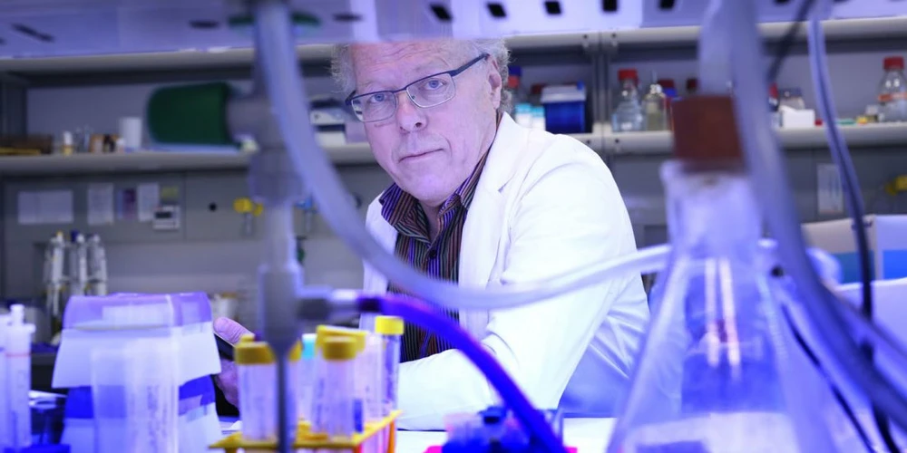 <p>Universitas/Biocev: Jiří Neužil z Laboratoře molekulární terapie Biotechnologického ústavu AV ČR</p>
