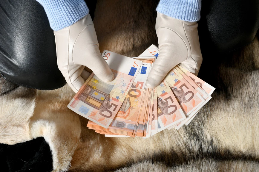 Pixabay/leo2014: Na mincích a bankovkách ulpívá velké množství virů a bakterií.