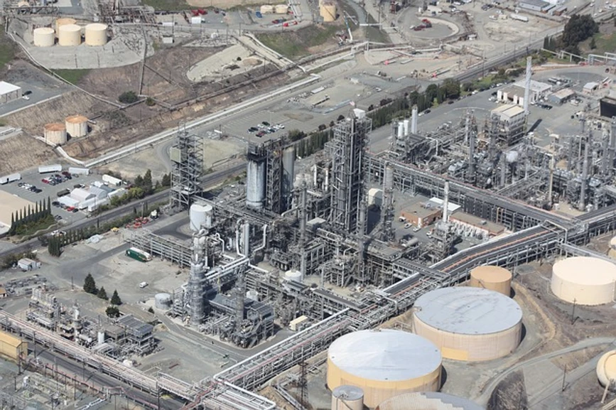 Pixabay/jpenrose: ombining Simulated Distillation (ASTM D7169) and Detailed Hydrocarbon Analysis (ASTM D7900) to give a Full Boiling Point Distribution of Crude Oils