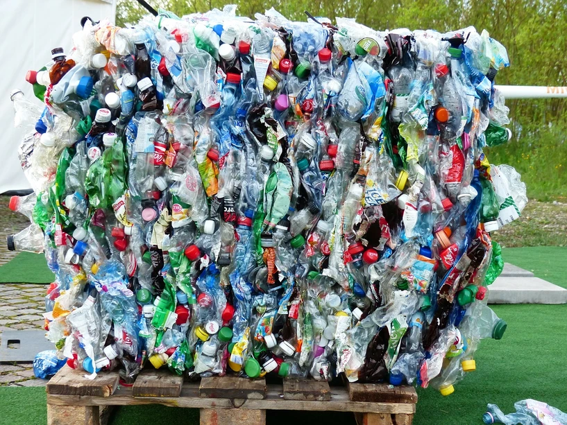 Pixabay/Hans Braxmeier: Characterization of Volatiles in Post-consumer Recycled Plastics Using TD-GC×GC–TOF MS