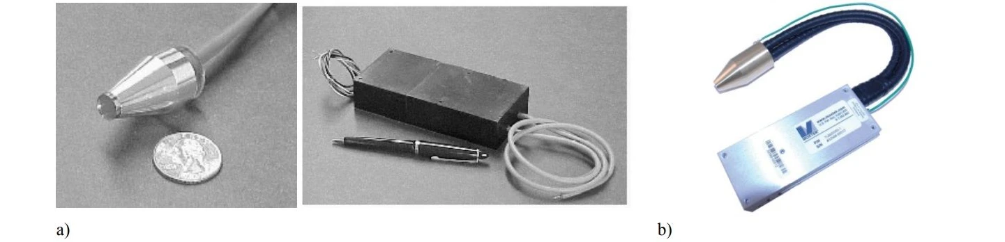 2 THETA Obr. a) První generace miniaturizované „End Window“ rentgenky 35 kV b) Nejnovější generace rentgenky 50 kV/10 W s integrovaným vysokonapěťovým zdrojem (obě Moxtek, USA).