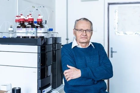 Souboj světla a antibiotik. Dokážeme vyčistit vodu od škodlivých látek?