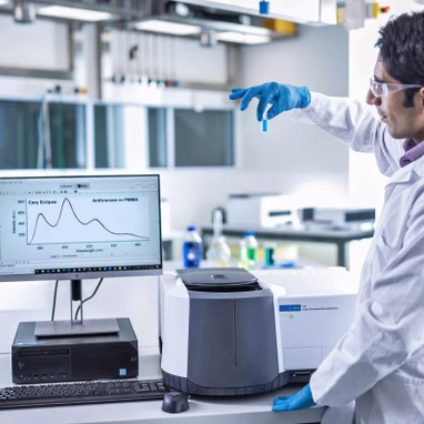 Agilent Cary Eclipse fluorescenční spektrofotometr