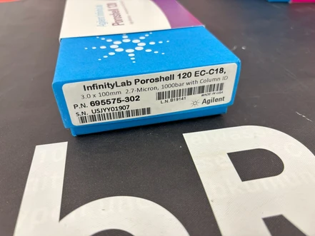 Agilent InfinityLab Poroshell 120 EC-C18, 3.0 x 100 mm, 2.7 µm, 1000 bar HPLC column, 695575-302 (New)