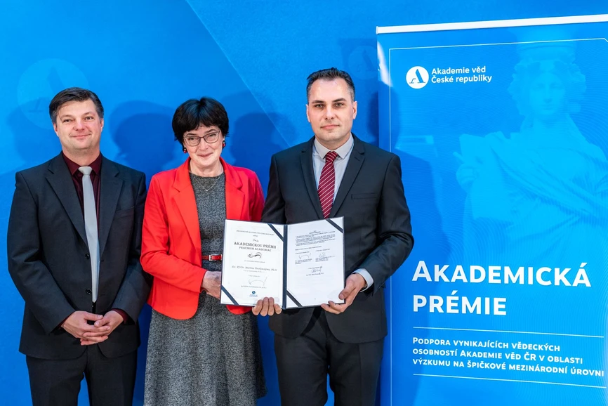 The Czech Academy of Sciences: In 2022, Martin Pivokonský (right) received the prestigious Praemium Academiae – Academic Award.