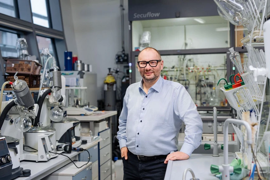 Experientia Foundation, Barbora Mráčková: Dr. Petr Cígler, head of the Synthetic Nanochemistry research group.at IOCB Prague