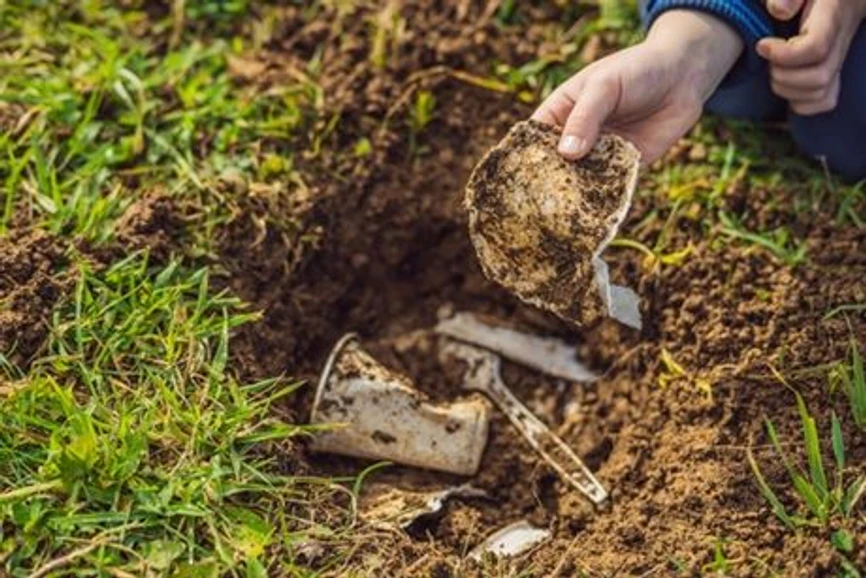 Biodegradovatelné plasty jsou v přírodě rozložitelné. I tak ale přinášejí spoustu otazníků.