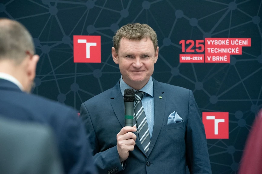 CEITEC/Hedvika Cimbálníková: Revoluční spektrometr pomůže vědcům porozumět struktuře bílkovin a navrhnout nové léky (Petr Neugebauer)