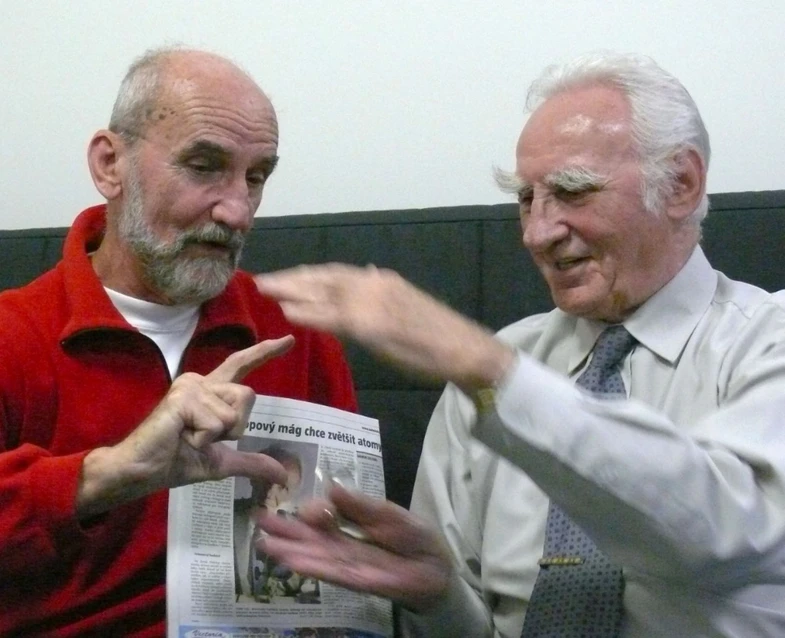 CEITEC/Jiří Kala: prof. Delong shows Kala how much an atom can be enlarged