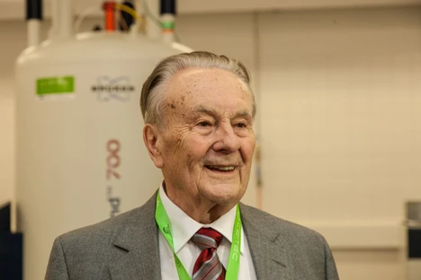 The memory of Josef Dadok lives on at CEITEC through cutting-edge research in spectroscopy
