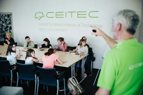 In the Footsteps of the Invisible or Electron Microscopy in Brno