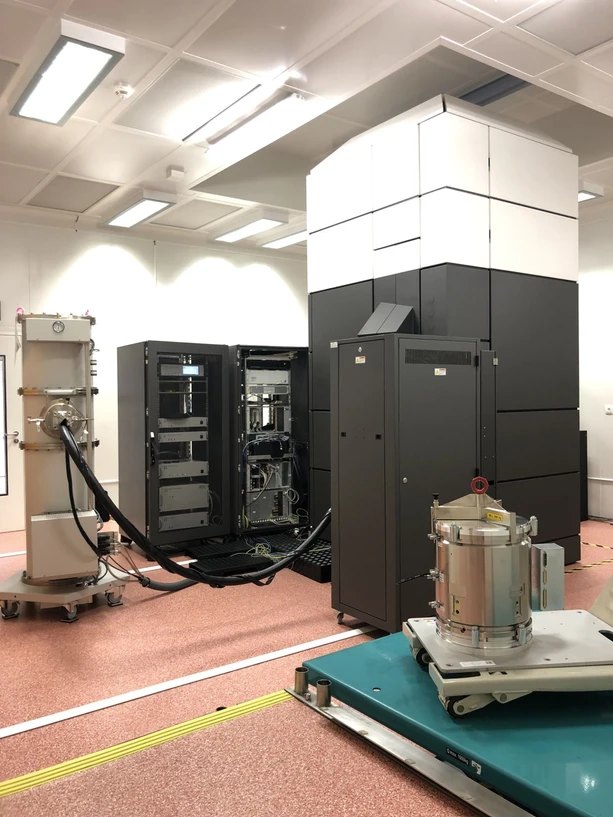 CEITEC/CEITEC BUT archive: Upgrade of TITAN transmission electron microscope ranks CEITEC among elite laboratories: Delivered aberration corrector prior to installation, with the TITAN microscope in the background.