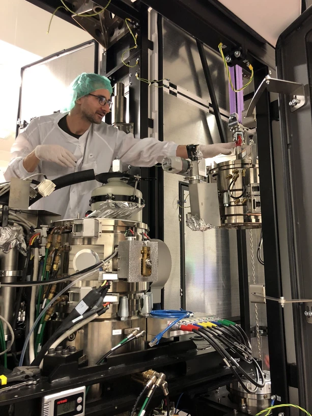 CEITEC/CEITEC BUT archive: Upgrade of TITAN transmission electron microscope ranks CEITEC among elite laboratories: Installation of the aberration corrector – removal of the condenser.
