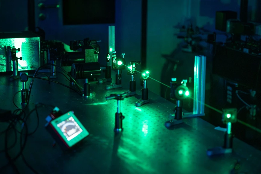 <p><strong>CEITEC/Václav Koníček:</strong> Microscope of the Future: Combining Light and Electrons Wins Prestigious Grant</p>