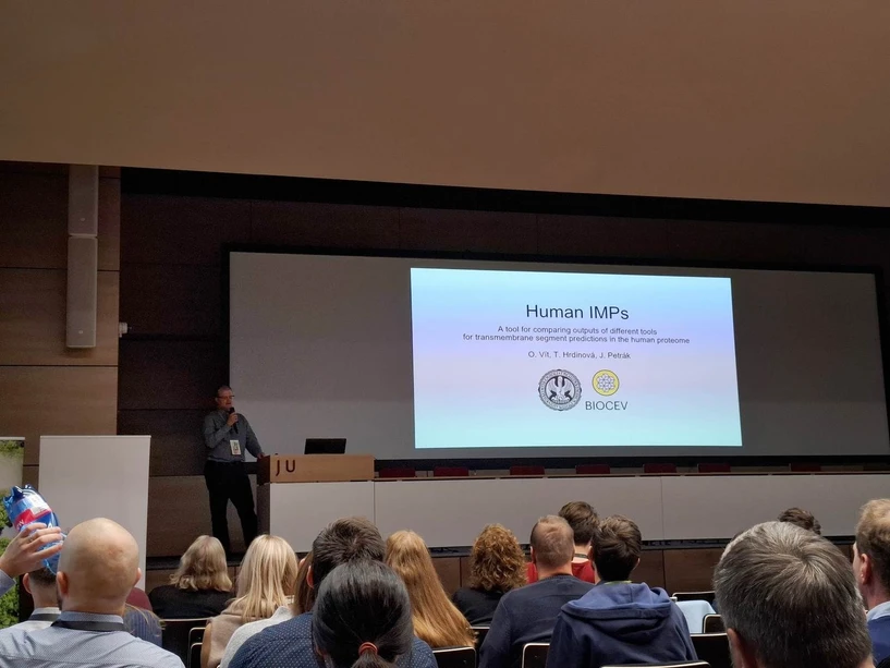 ČSHS: 13. Česká konference hmotnostní spektrometrie 2025 a 11. Neformální proteomické setkání - Den 2 (Human IMPs: A tool for comparing outputs of different tools for transmembrane segment predictions in the human proteome, Vít Ondřej)
