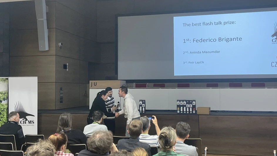 ČSHS: 13. Česká konference hmotnostní spektrometrie 2025 a 11. Neformální proteomické setkání - Den 3 (Federico Brigante - 1. místo flash talk)