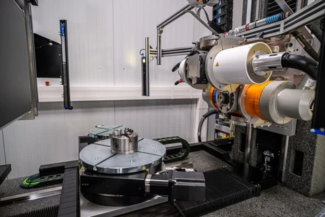New computed tomography scanner detects cavities and defects in large industrial parts