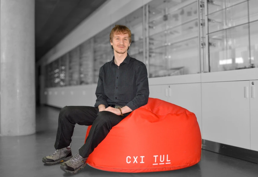 CXI TUL: Ondřej Havelka: Laser může zbavit chemii kádinek i zažitých představ