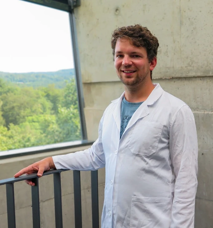 CXI TUL: Martin Palušák goes from lab to longboard: science and adrenaline.