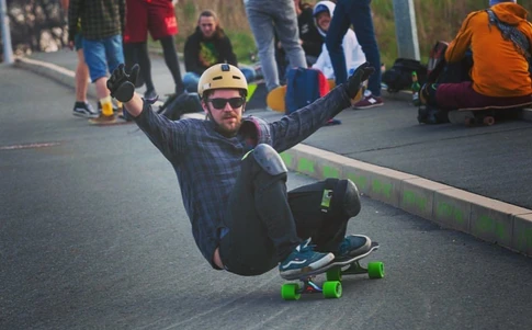 Martin Palušák goes from lab to longboard: science and adrenaline