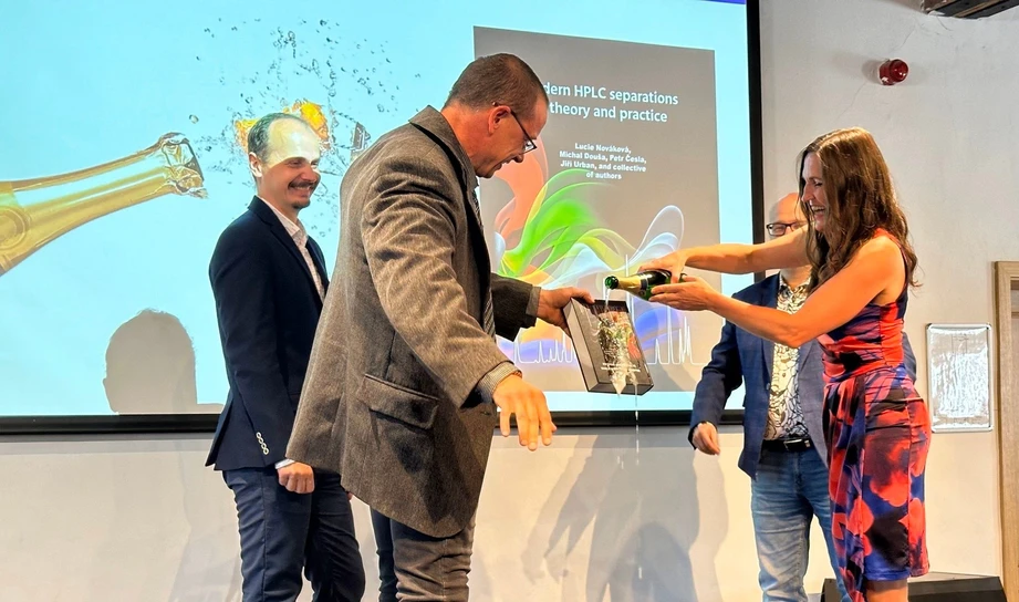 <p>Czech Chromatographic School: Launch of the book: Modern HPLC separations in theory and practice</p>
