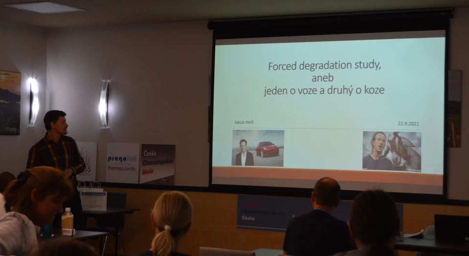 Degradační studie farmaceutických substancí a lékových forem (J. Heřt)