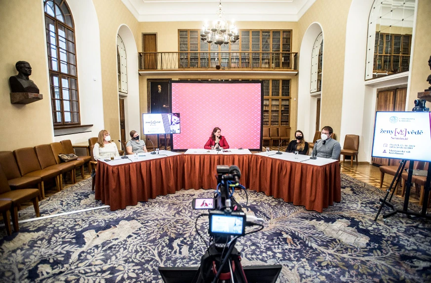 Forum/Vladimír Šigut: Zleva: Anna Shavit, Věra Sokolová, Milena Králíčková, Anna Malečková a Ladislav Krištoufek.