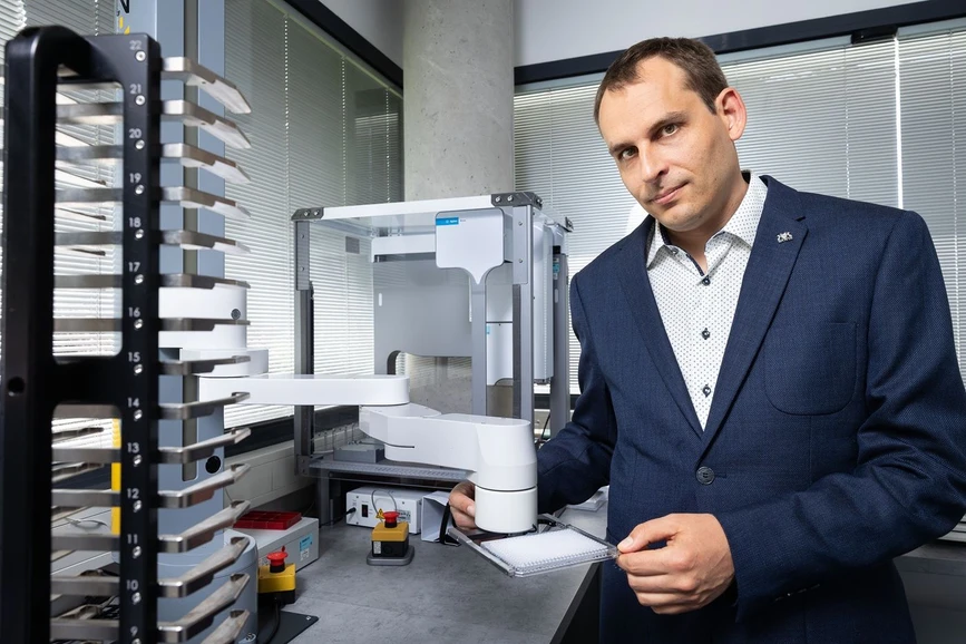 Forum: magazín Univerzity Karlovy / Michal Novotný: Biofyzik Vyklický má rád vědu bez zbytečných průtahů