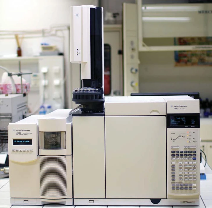 Katedra analytické chemie PřF UPOL - Dva plynové chromatografy s hmotnostními spektrometry GC/MS (Agilent)