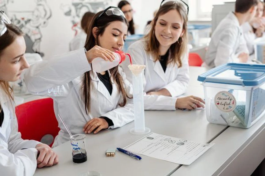 Nadace Experientia: Přihlaste se do 5. ročníku Bezva chemie